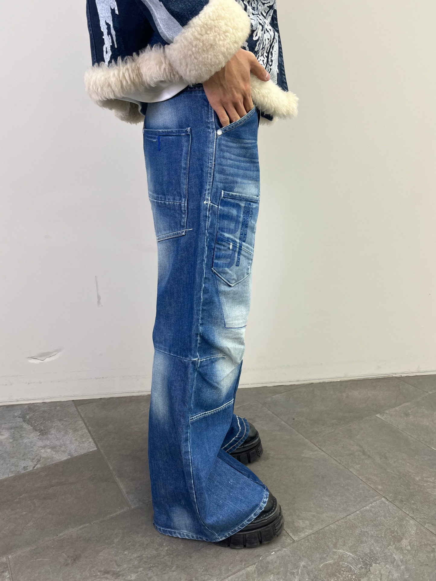 SUNDAY jeans
