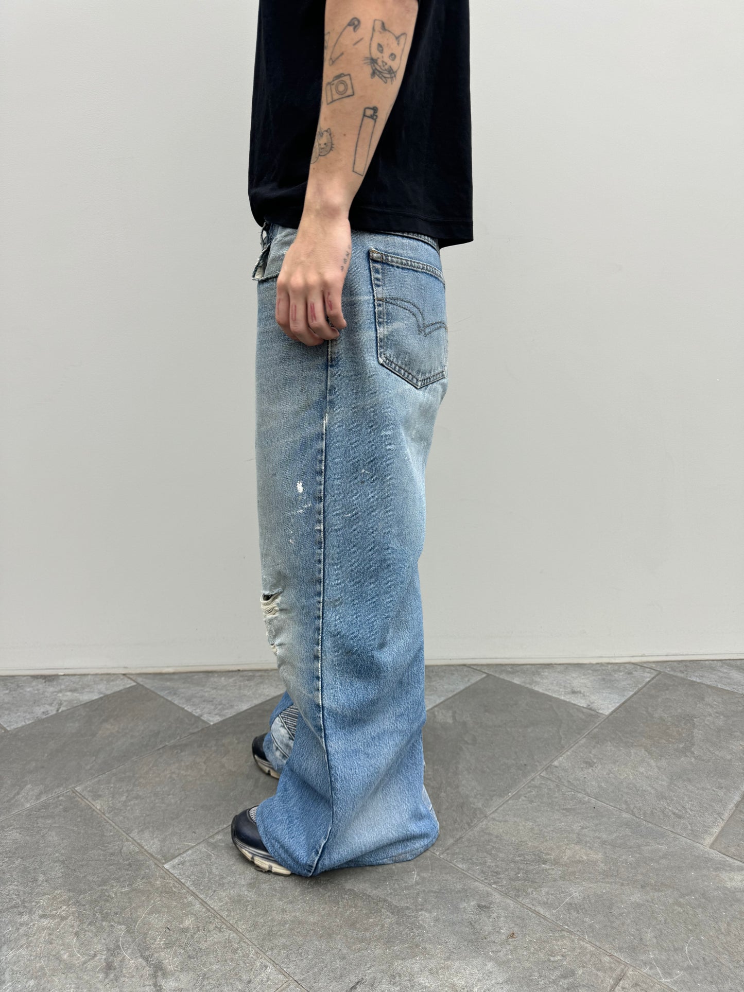 THURSDAY jeans