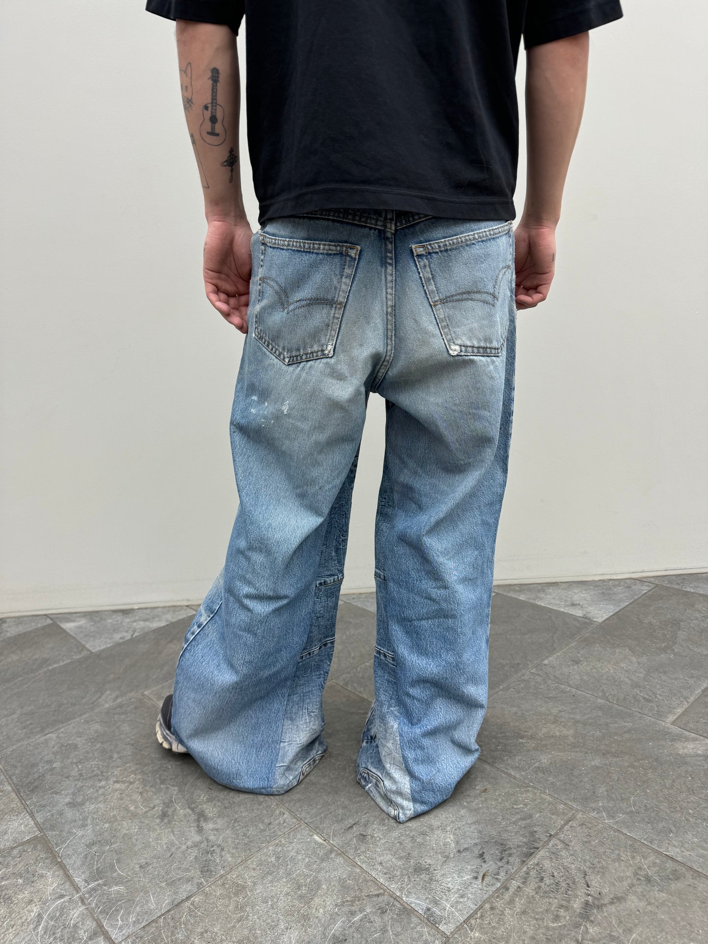 THURSDAY jeans